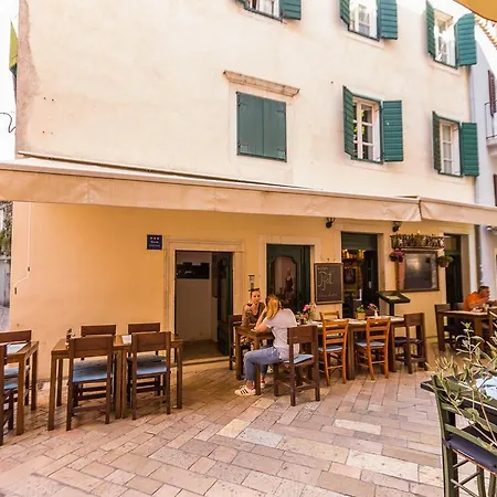 Apartament Stomorica *