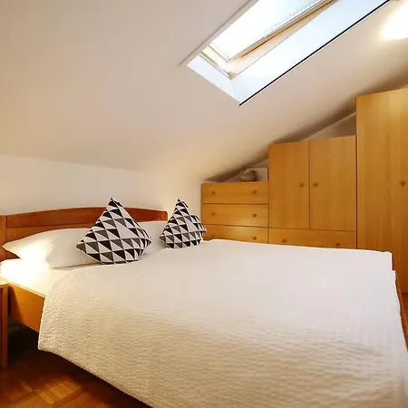 Apartament Stomorica